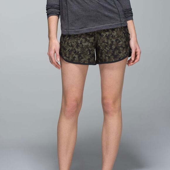 LULULEMON Tracker Short III Mystic Jungle Fatigue Green Black 4 - Picture 11 of 11